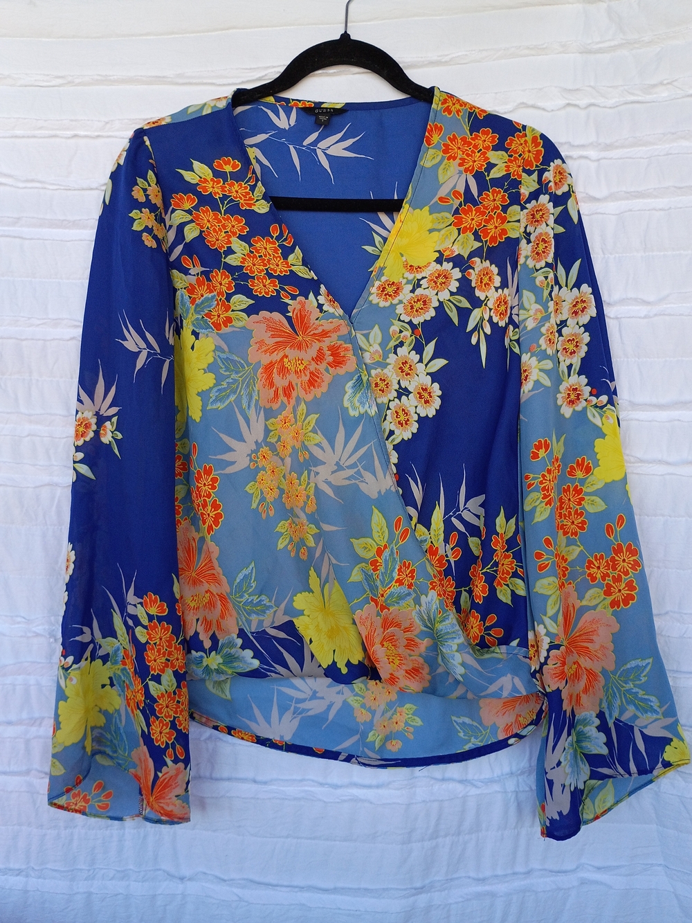 GUESS Royal Blue/Orange Floral Crossover V-Neck Top - Size Small.